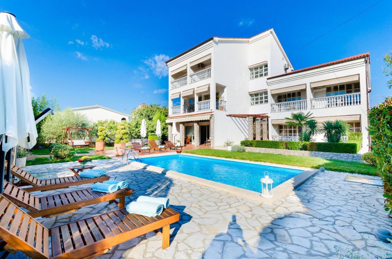 Apartments Sinisa Малинска Экстерьер фото