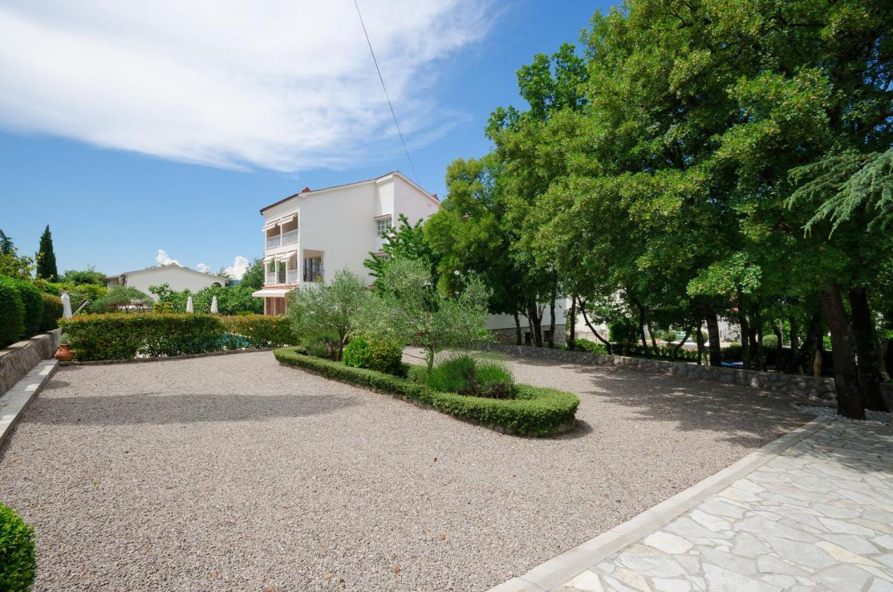 Apartments Sinisa Малинска Экстерьер фото