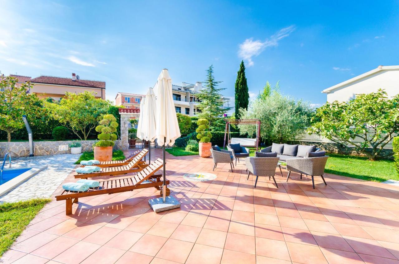 Apartments Sinisa Малинска Экстерьер фото