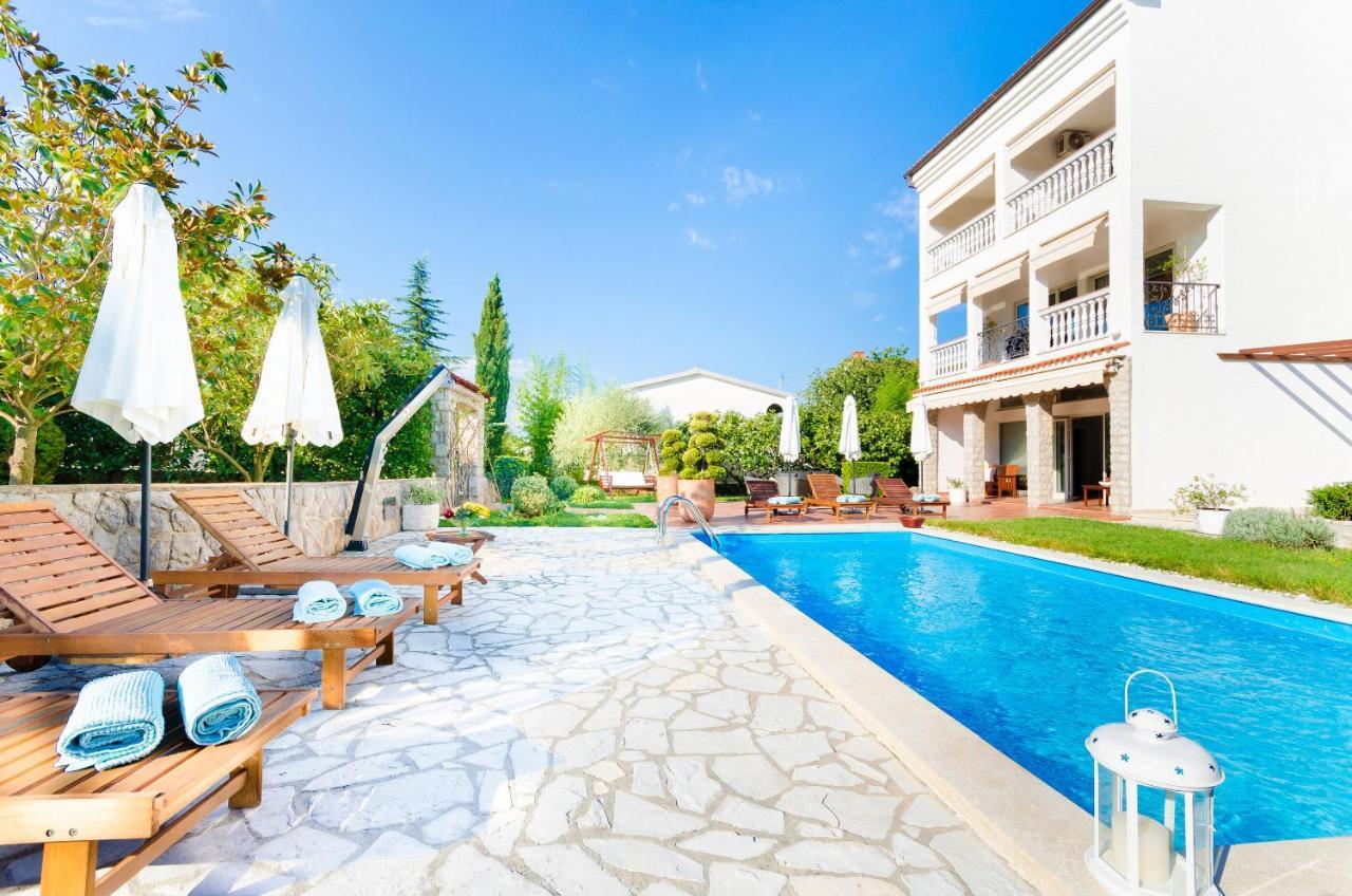 Apartments Sinisa Малинска Экстерьер фото