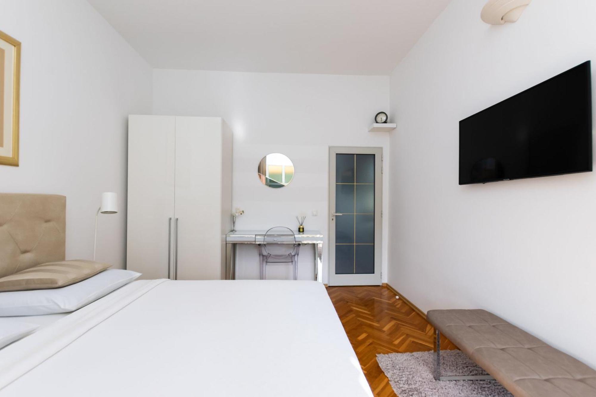 Apartments Sinisa Малинска Экстерьер фото