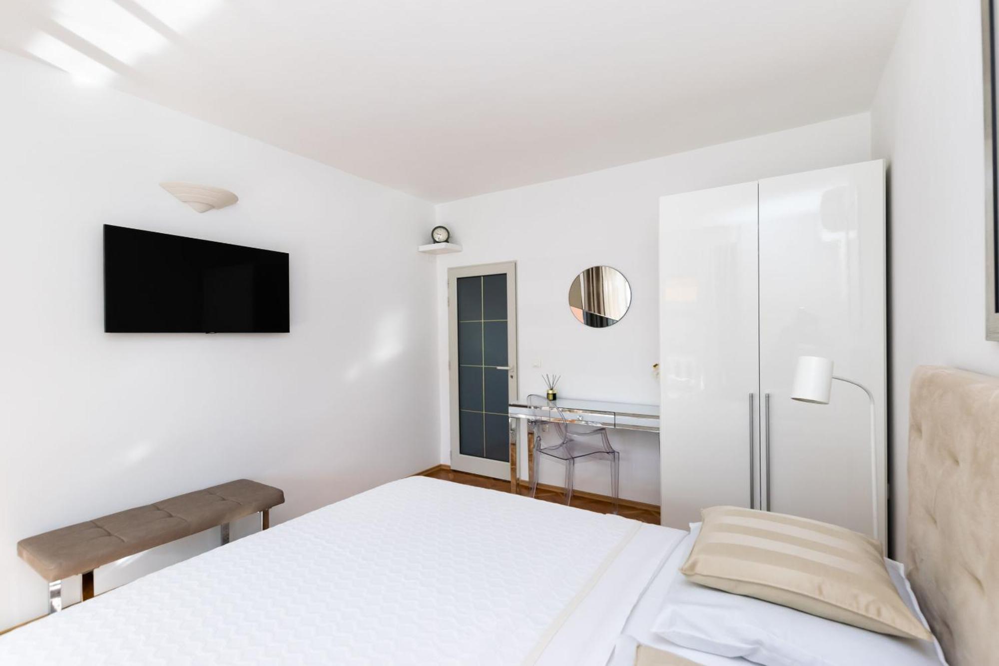 Apartments Sinisa Малинска Экстерьер фото