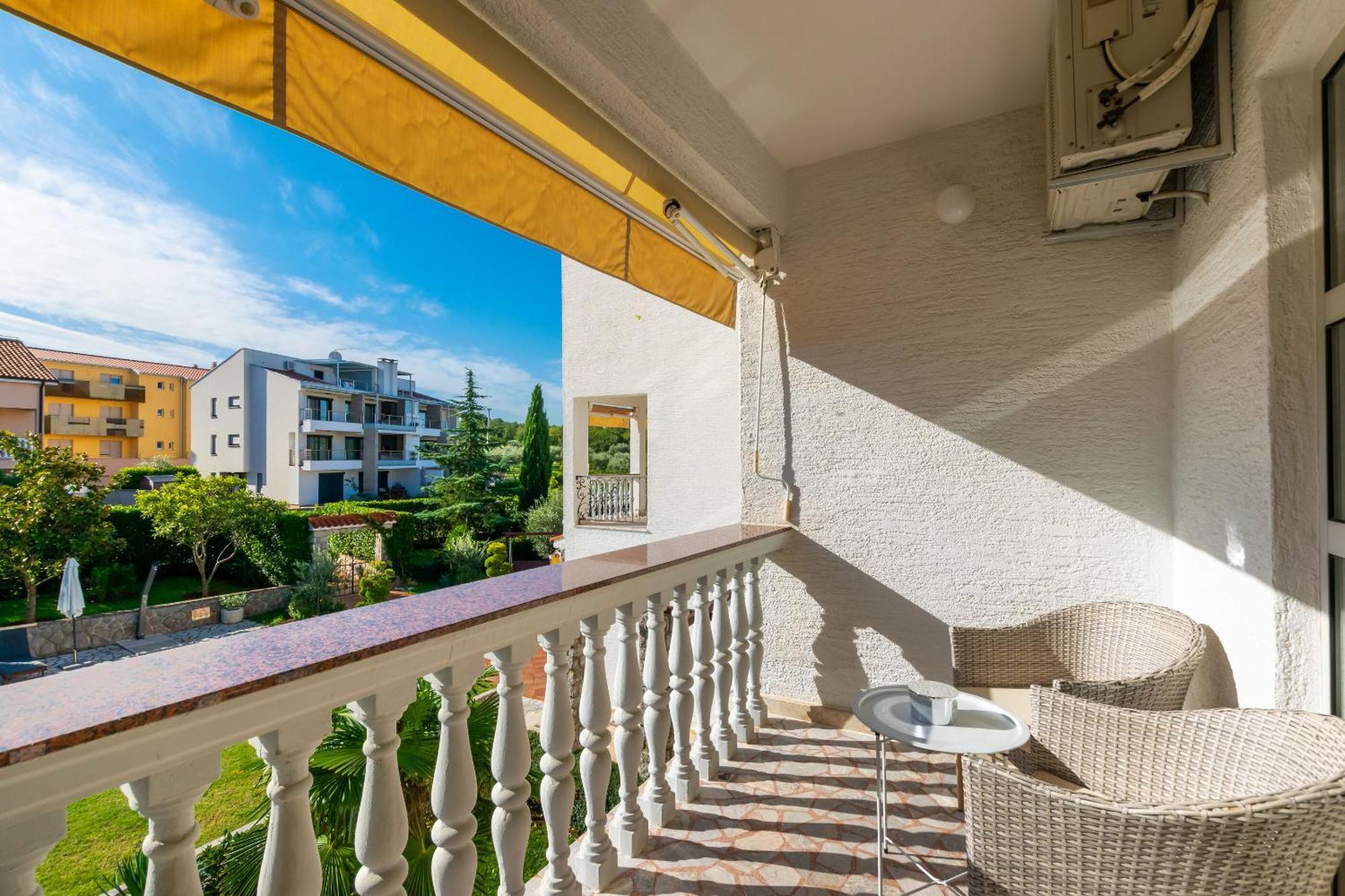 Apartments Sinisa Малинска Экстерьер фото