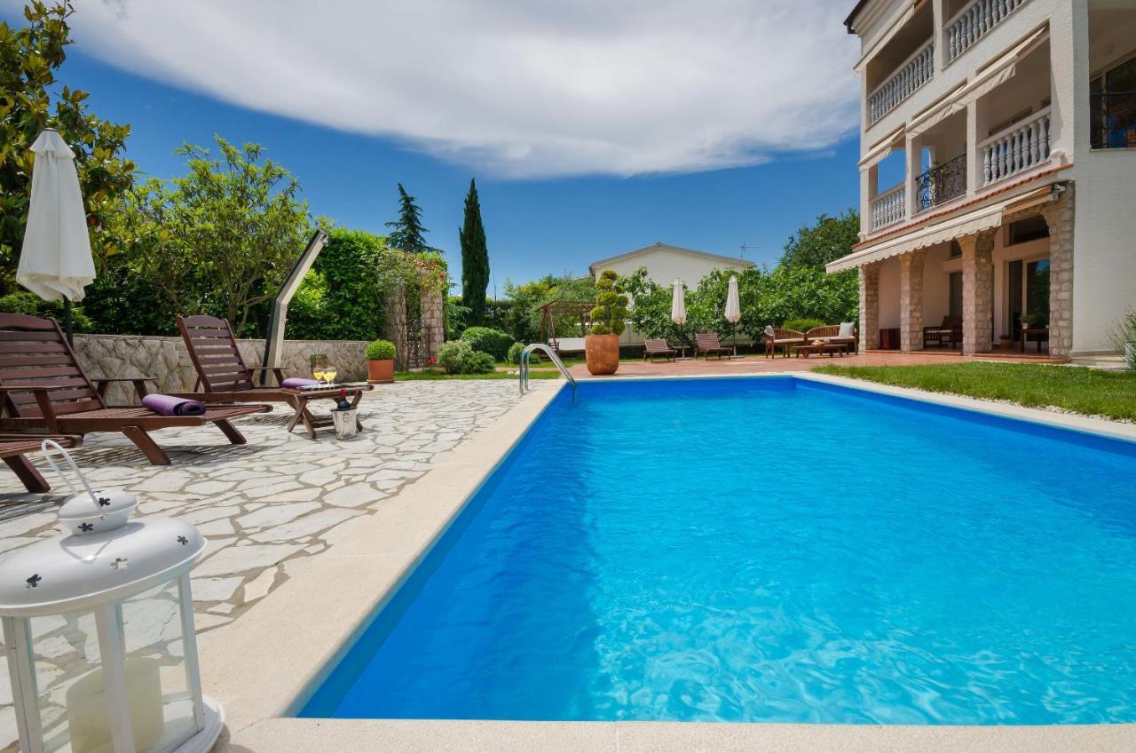 Apartments Sinisa Малинска Экстерьер фото