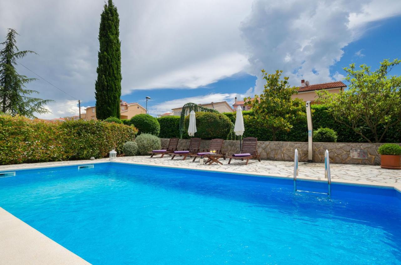 Apartments Sinisa Малинска Экстерьер фото
