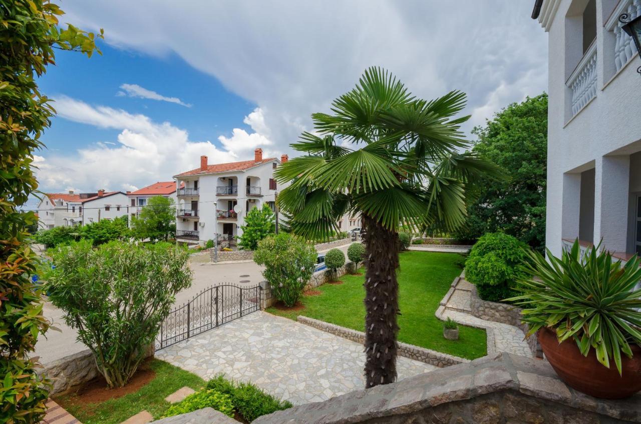 Apartments Sinisa Малинска Экстерьер фото
